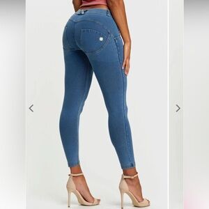 Freddy WR.UP Denim Legging Petite Mid Rise Light Blue Yellow Stitching XS